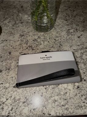 kate spade Two-Tone White, Gray & Black Wristlet
